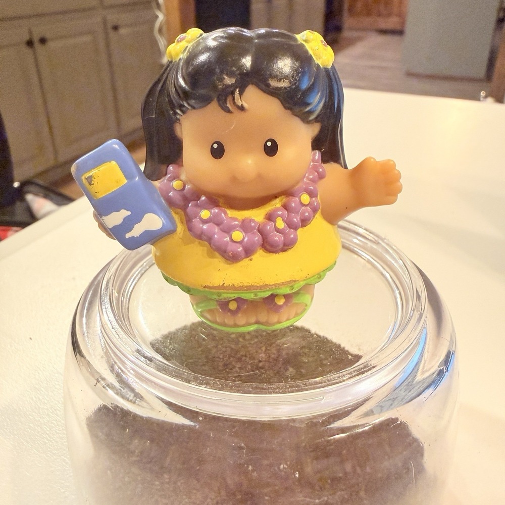 Fisher Price Little People Hula Girl Kids OS Yellow Good Hawaiian Dancer‎ 2005